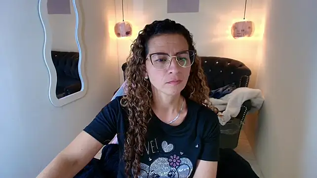 Angelbluemilf - Apply oil to your legs