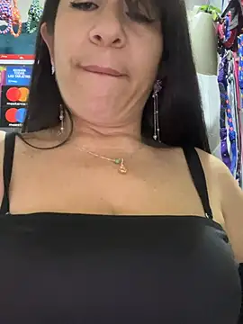Dulce-miamilf - Show tits in the mall 🤫 people near