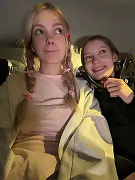 Elsawhere - Elsa show boobs in bra behind driver😱🍒