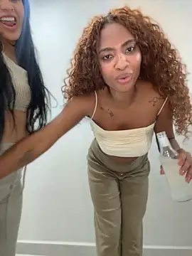 Angel_preta - Siririca de roupa