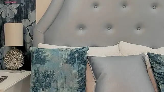NaomiMuse - Show my boobs