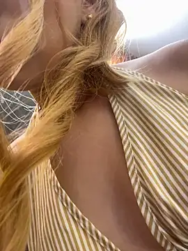 Isabella-gaviria - THREE FINGERS UNDER THE TABLE + CREAM 🥵