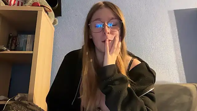 Thepretiestgirlhere