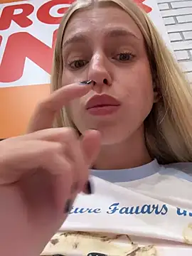 Kira_mia - tits out while rub pussy on table in BK