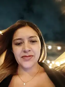 Alana_69 - Walking full naked at mall! Risky100%
