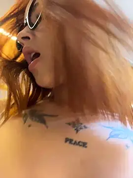 Sophie_valencia - NUDE IN THE MIDDLE OF CLOTHES+FUCK PUSSY