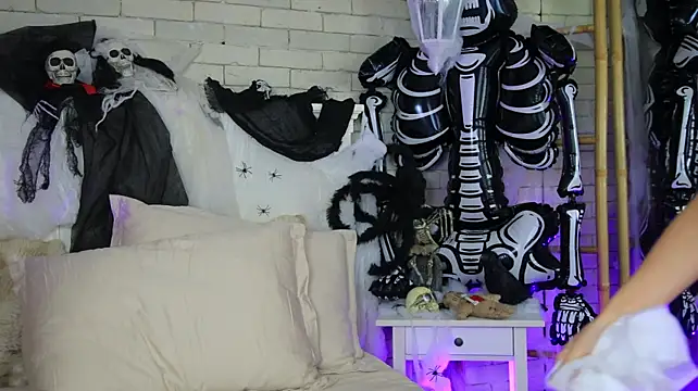 EmillyBronte - masturbate with lush toy