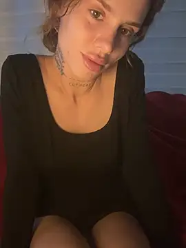 EmiliaCatalina - surprise😍