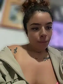 Hally-jensen1 - Tits front family🔥