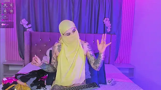 Nayla-Mouna - slap on the ass and oil