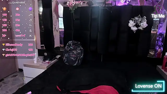 Red_juligp - Flash bare tits and squeeze them