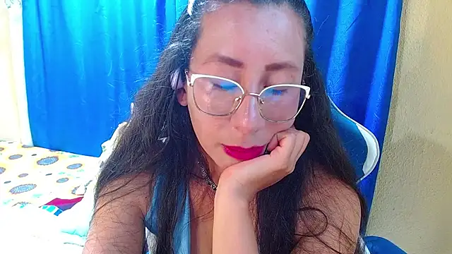 Gia_leinn - playing with my pussy