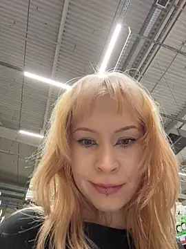 _Little_Ginger - Saliva in the camera