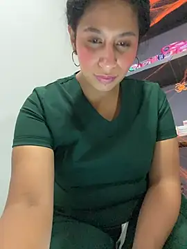 Chloefixxx - i wanna see that sweety pussy mmm