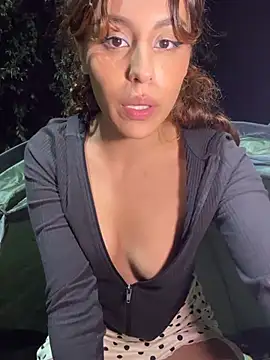 Katee_Jones - Finger my pussy whispering 🏕 a tent