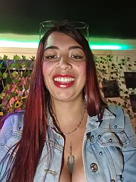 Kari-h - Playing with my tits for 2 minutes in th