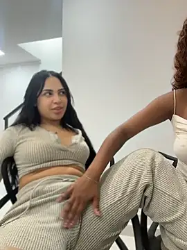 Angel_preta - Lamber os peitos uma da outra