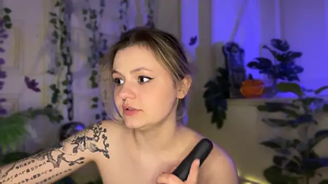 MoonIvy_ - 💕MAKE MY ASS RED WHILE I'M RIDE YOU💕