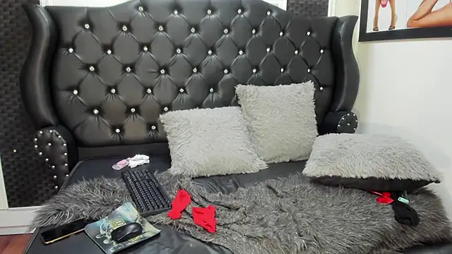 LucyJones69 - 💜Bouncing tits