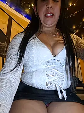 Keny__a - Removing blouse in public bar 😈