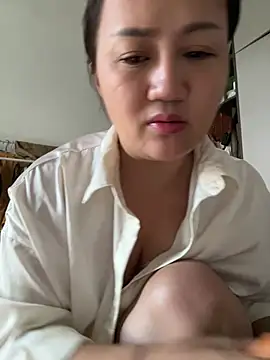 Amy1688 - 户外脱内裤M腿表演