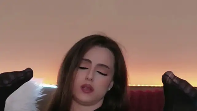 Sienna_Voss - lets make my ass red:)