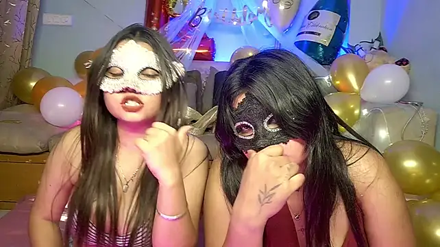 Two_Baddies - pusssy show closer