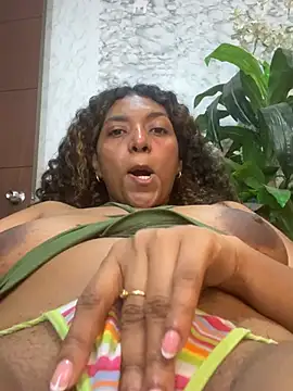 Nicollesofia2 - show pussy close and fingers in it