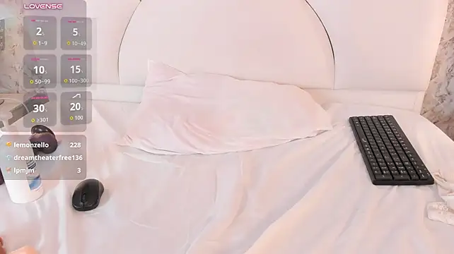 Kimi_Moonie - oil show on my tits