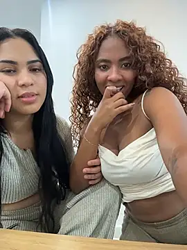 Angel_preta - Lamber os peitos uma da outra