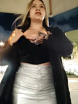 Alana_69 - Walking full naked at mall! Risky100%