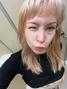 _Little_Ginger - Show boobs in public