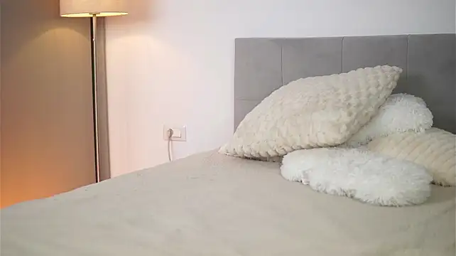 AvaShayy - lets play with my kitty