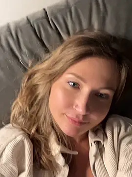 Wheredidyougoalice - Seductive strip to sexy lingerie