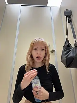 _Little_Ginger - Show boobs in public
