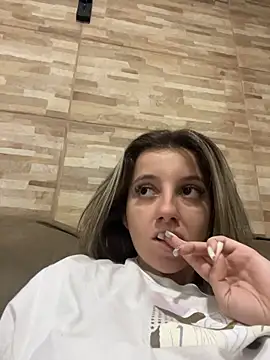 Loirinha_uai - Tira blusa