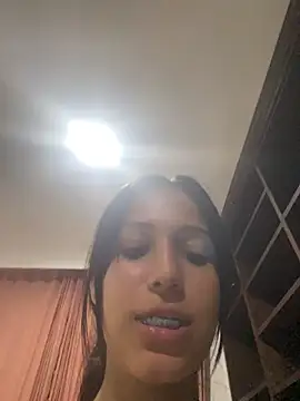 Skinny_liittle18 - show tits