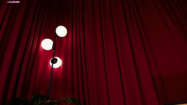 Hilaryebony_ - Put 1 u figer in u bigass I Finger ANAL