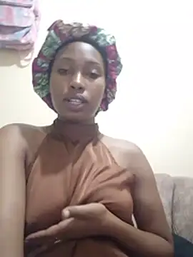 Nasty_boo_boo - spoil the queen