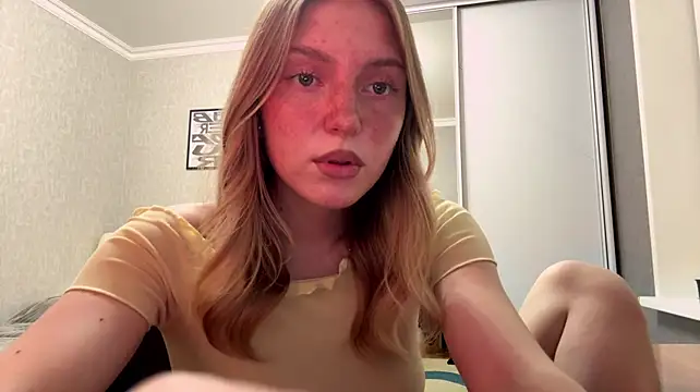 LatishaKrauel - Tease with my top and show underboobs?)
