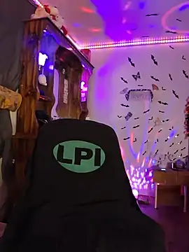 PeachyAriel - Glow in the dark dildo squirt