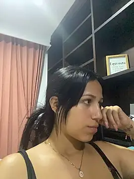 Skinny_liittle18 - show tits