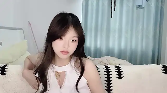 Yunbaobao- - 新人女大 大家帮我点点爱心 💗