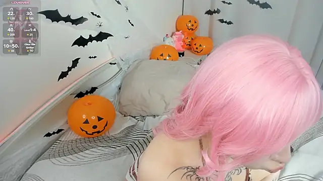 Nixiee - flash boobs