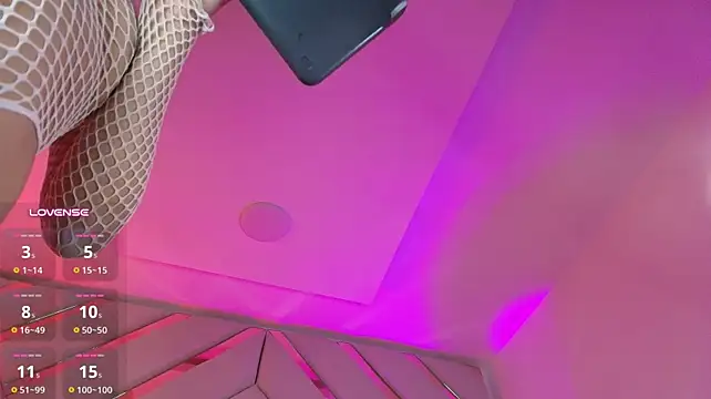 Michelle_cutee_ - spanks ass