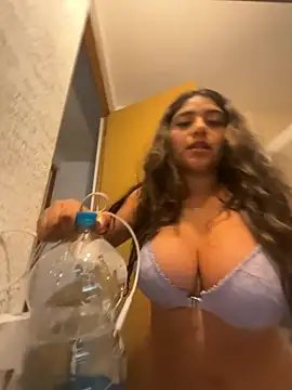 Monica17 - Vagina lubricada con aceite 👀desde abaj