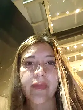 Alana_69 - Walking full naked at mall! Risky100%
