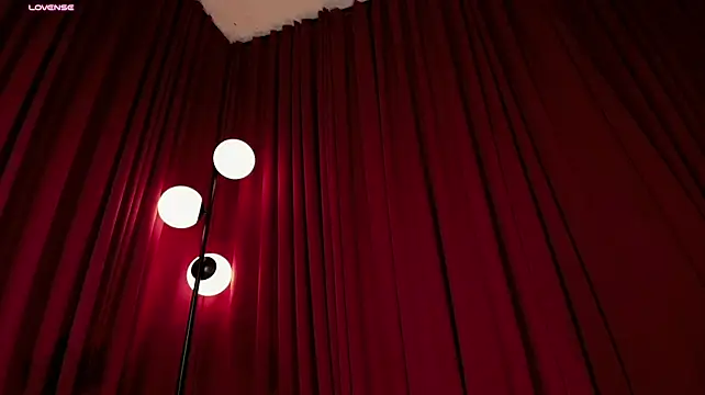 Hilaryebony_ - Put 1 u figer in u bigass I Finger ANAL