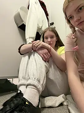 Elsawhere - Elsa open door n take off Aileen pants!