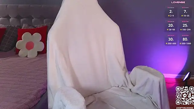 Soft_babe - spread legs and touch my pussy